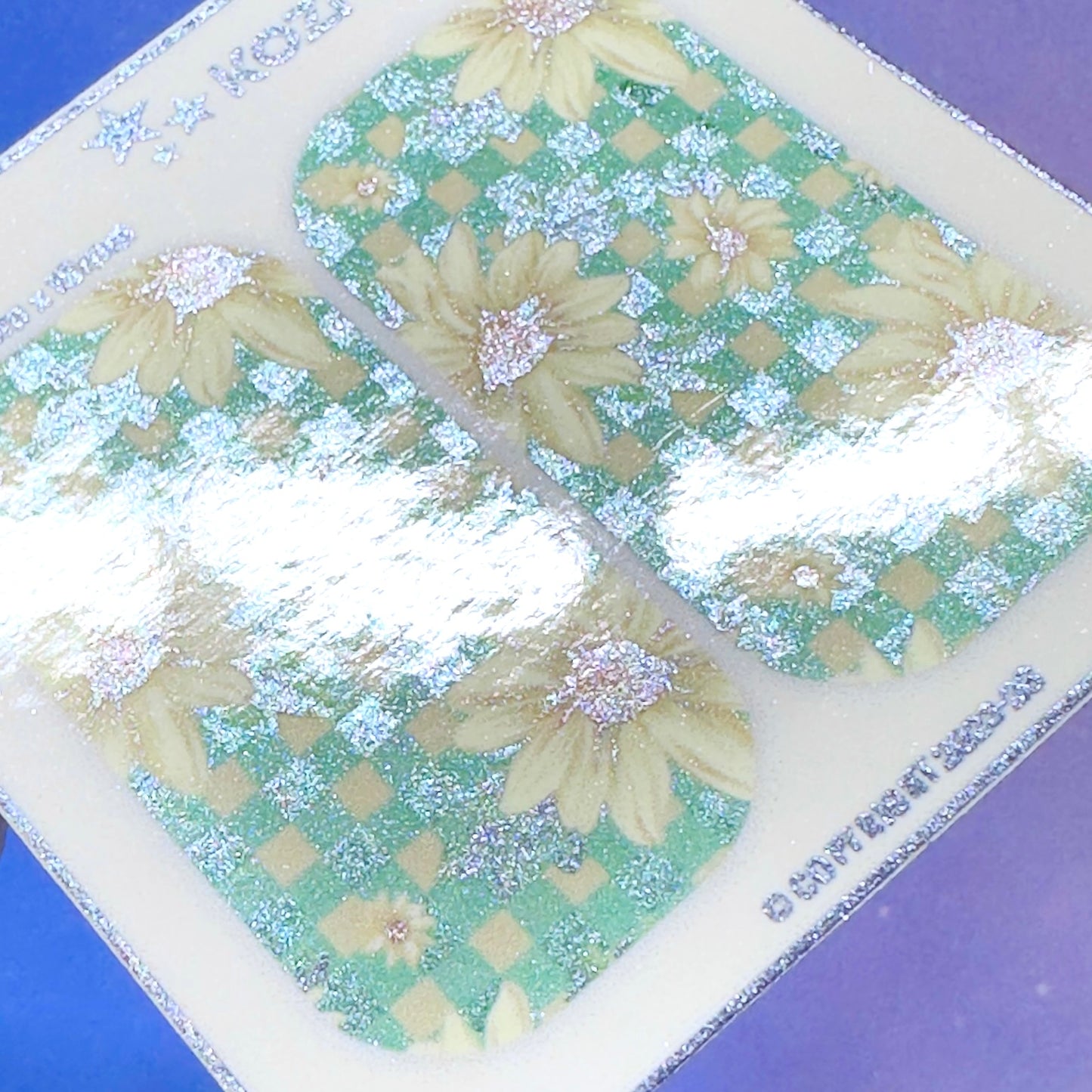 F748 Daisies on Plaid