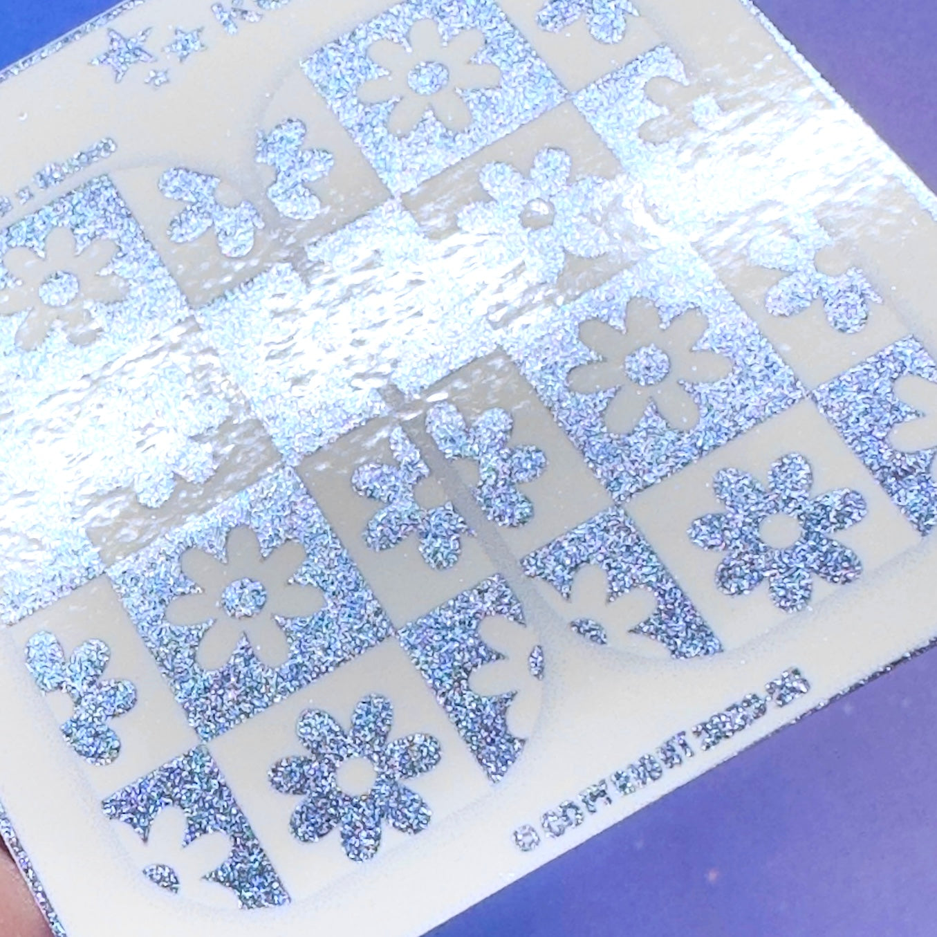 F759 B&W Checkered Retro Daisies