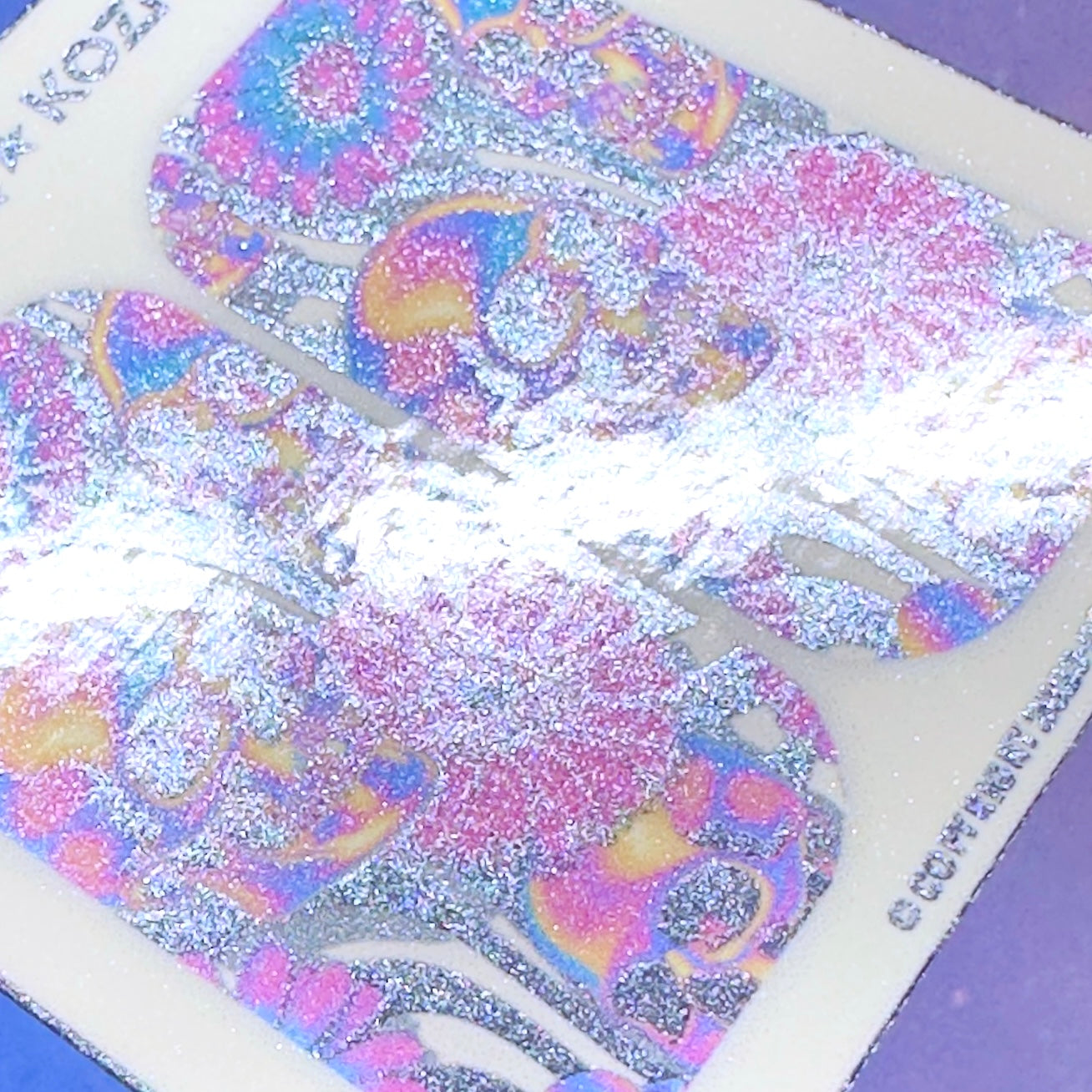 F751 Groovy Skulls with Daisies